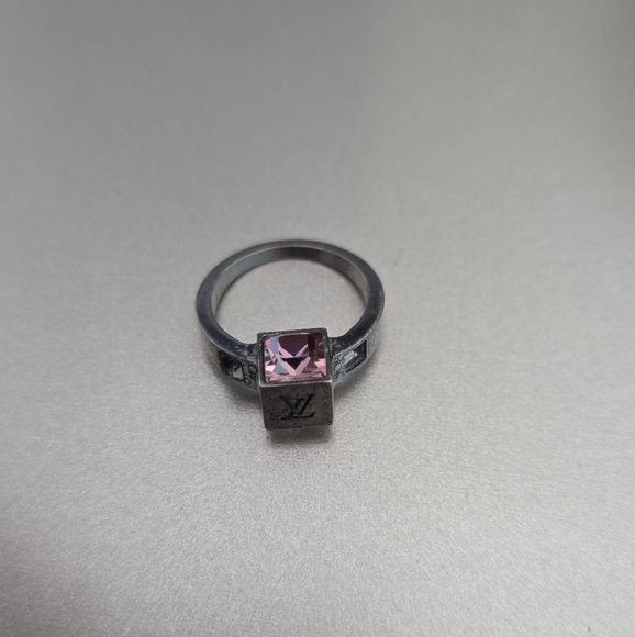 Louis Vuitton Gamble Ring - Picture 1 of 8